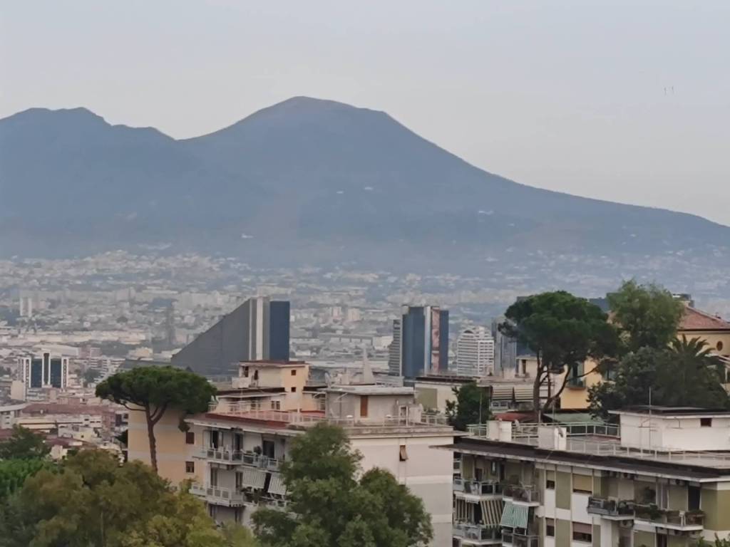 appartamento in vendita a Napoli in zona Stella