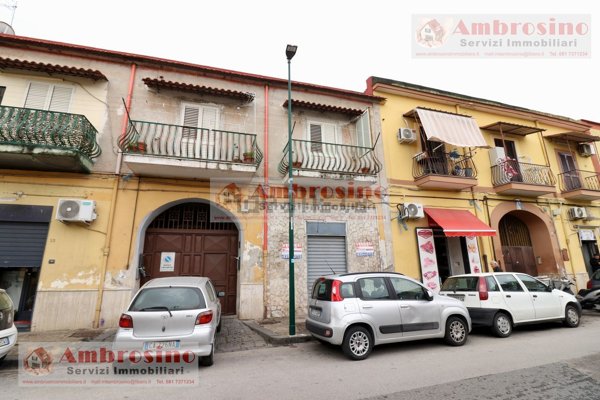 locale commerciale in vendita a Napoli in zona San Pietro a Patierno