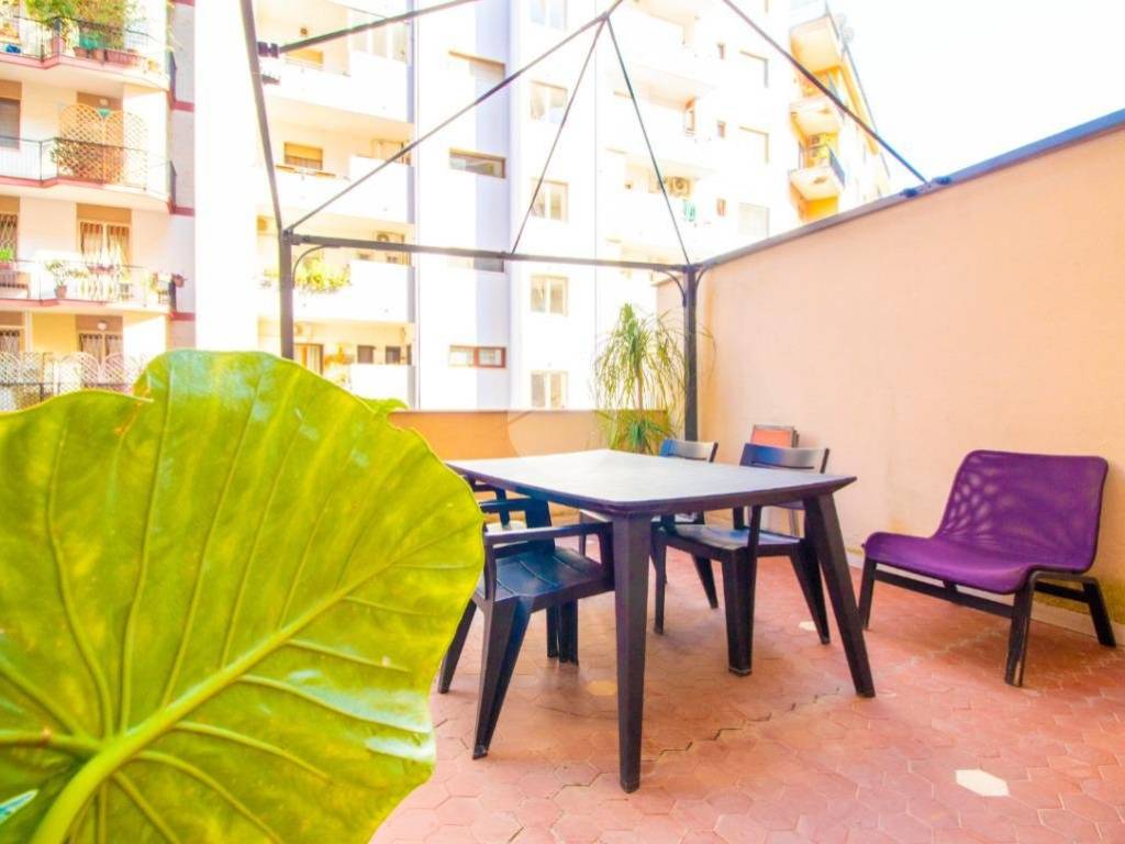 appartamento in vendita a Napoli in zona Chiaia