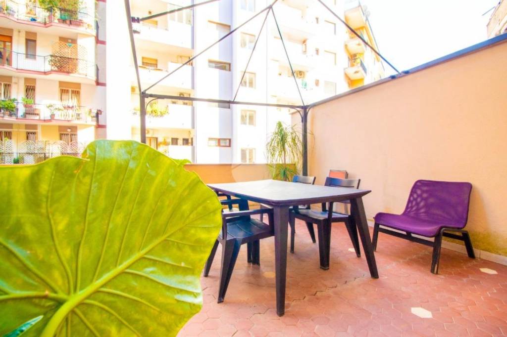 appartamento in vendita a Napoli in zona Chiaia