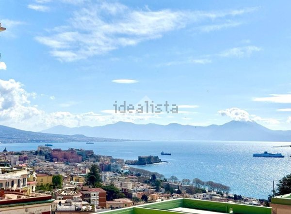 appartamento in vendita a Napoli in zona Chiaia