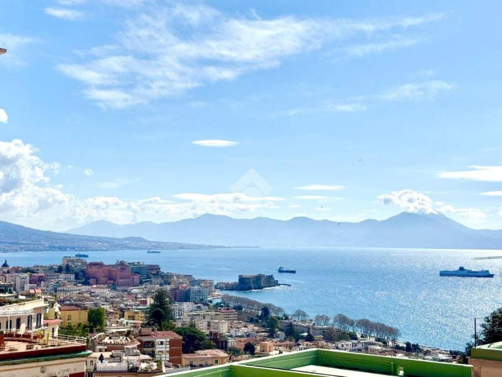 appartamento in vendita a Napoli in zona Chiaia