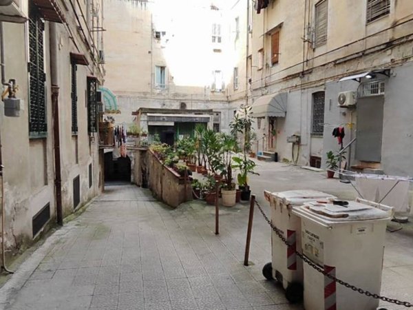 locale commerciale in vendita a Napoli
