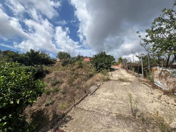 terreno agricolo in vendita a Napoli in zona Fuorigrotta