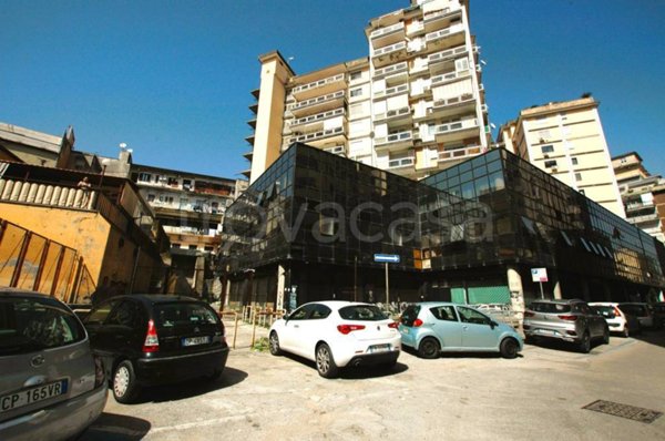 locale commerciale in vendita a Napoli in zona Pendino / San Giuseppe