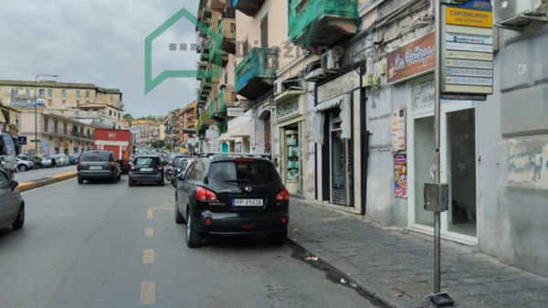 negozio in vendita a Napoli in zona Capodichino