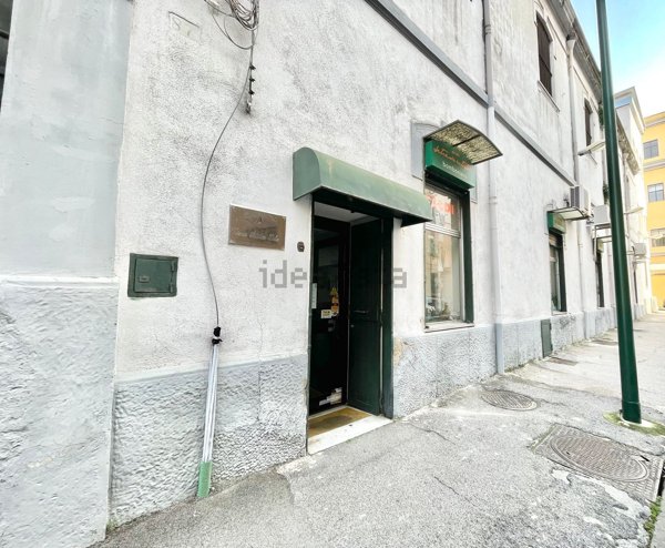 locale commerciale in vendita a Napoli in zona Vicaria