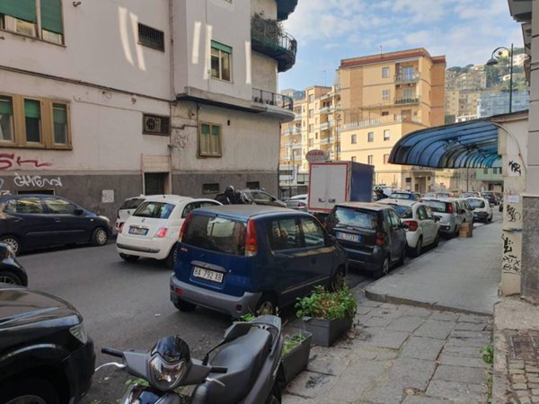 appartamento in vendita a Napoli in zona Chiaia