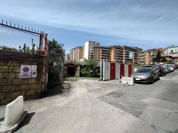 negozio in vendita a Napoli in zona Arenella
