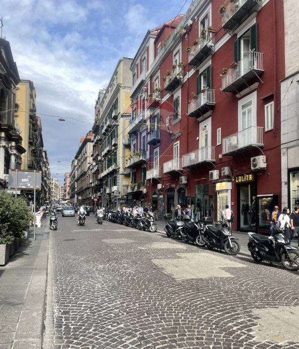 locale commerciale in vendita a Napoli