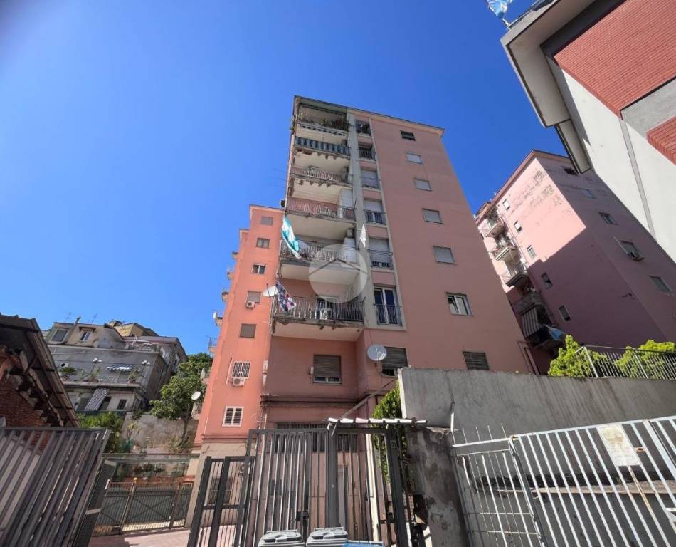 appartamento in vendita a Napoli in zona San Carlo all'Arena