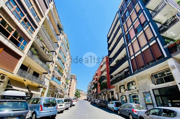 appartamento in vendita a Napoli in zona Chiaia