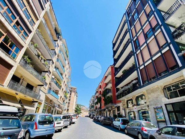 appartamento in vendita a Napoli in zona Chiaia