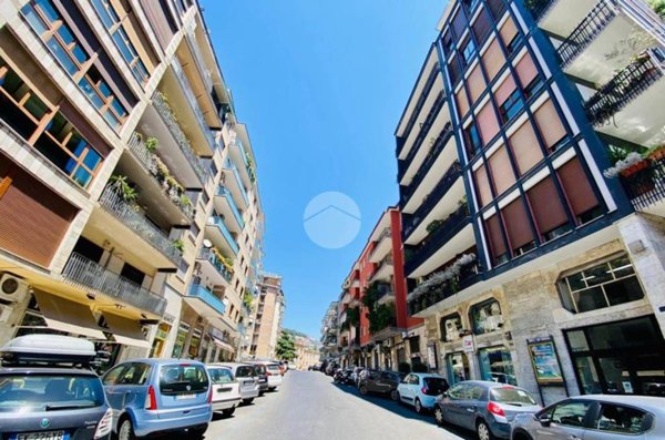 appartamento in vendita a Napoli in zona Chiaia