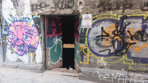 locale commerciale in vendita a Napoli