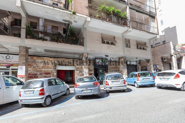 locale commerciale in vendita a Napoli
