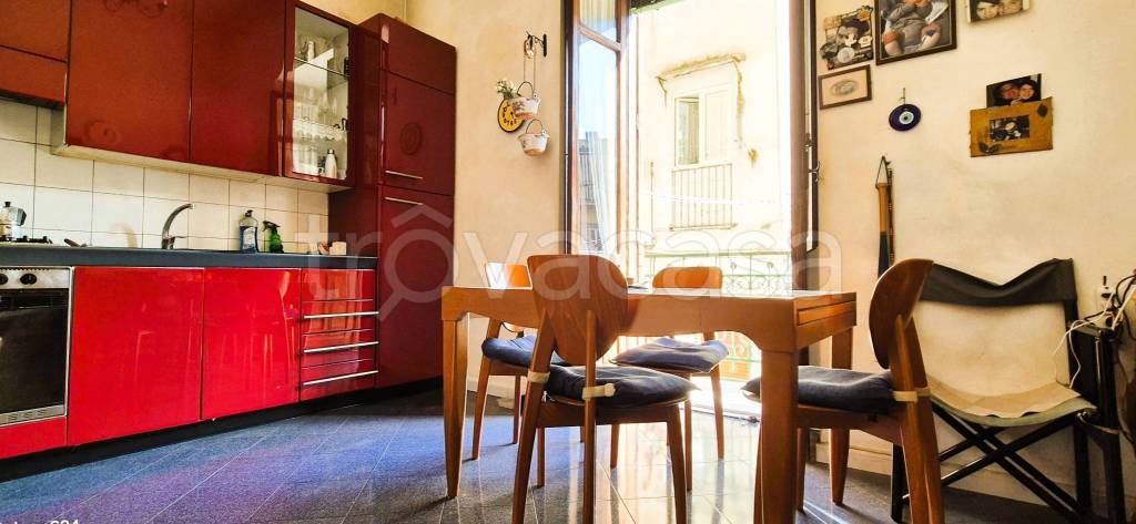 appartamento in vendita a Napoli in zona San Carlo all'Arena