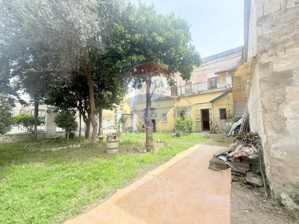 casa indipendente in vendita a Napoli in zona Capodichino