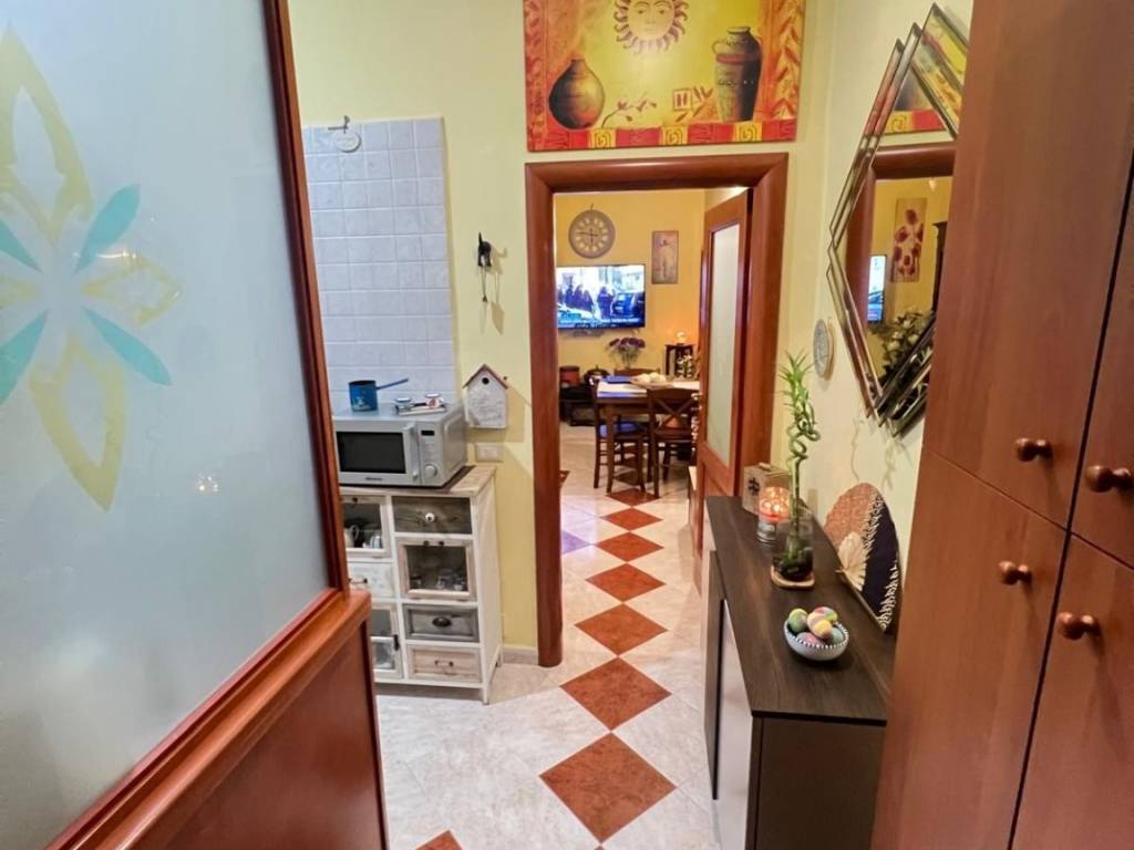 appartamento in vendita a Napoli in zona San Carlo all'Arena