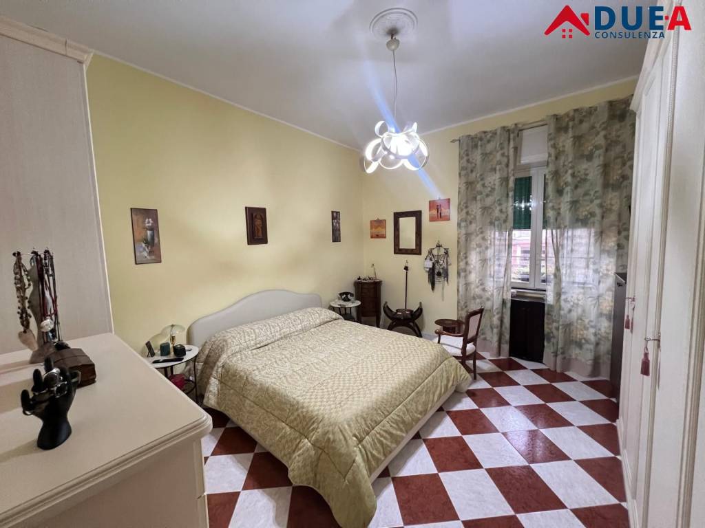 appartamento in vendita a Napoli in zona San Carlo all'Arena