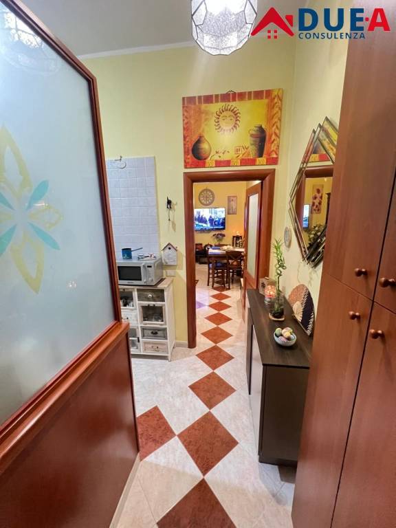 appartamento in vendita a Napoli in zona San Carlo all'Arena