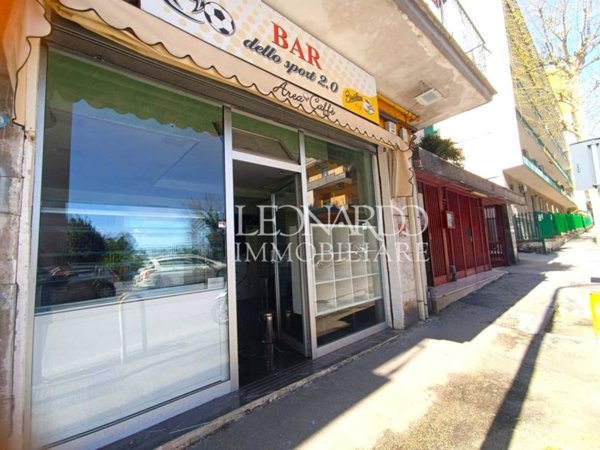 negozio in vendita a Napoli in zona Vomero