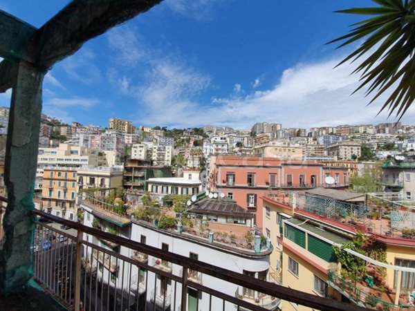 appartamento in vendita a Napoli in zona Chiaia