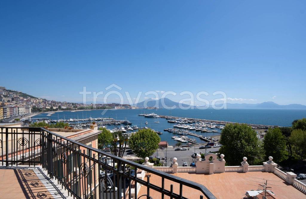 appartamento in vendita a Napoli in zona Posillipo