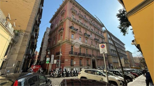 negozio in vendita a Napoli in zona Chiaia