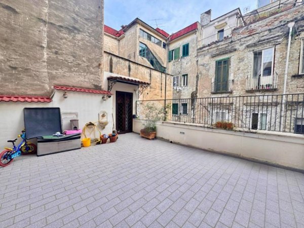 appartamento in vendita a Napoli in zona Chiaia