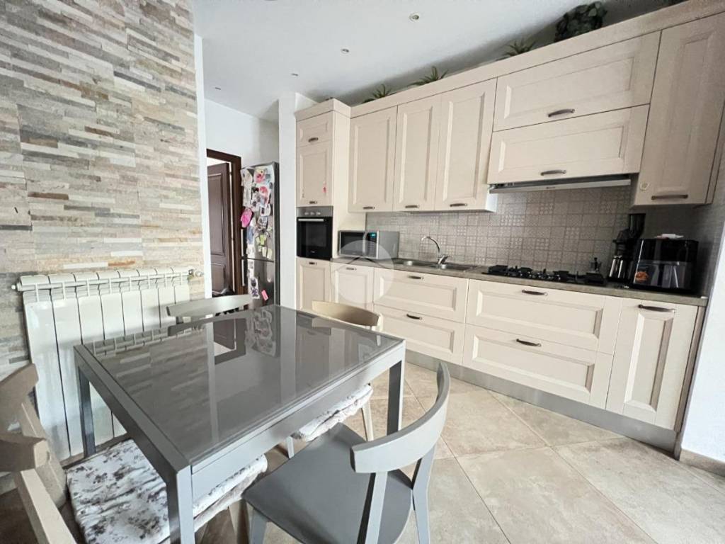 appartamento in vendita a Napoli in zona Chiaia