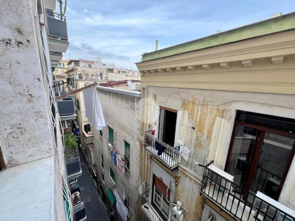 appartamento in vendita a Napoli in zona Chiaia