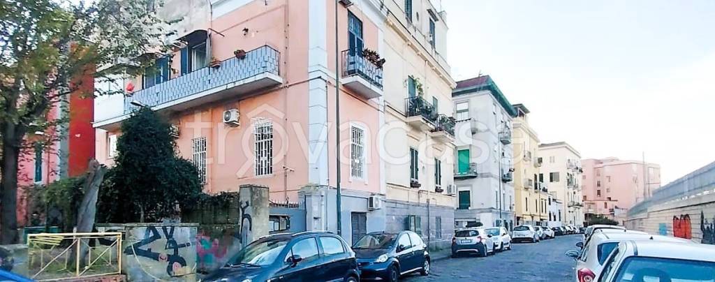 appartamento in vendita a Napoli in zona Bagnoli