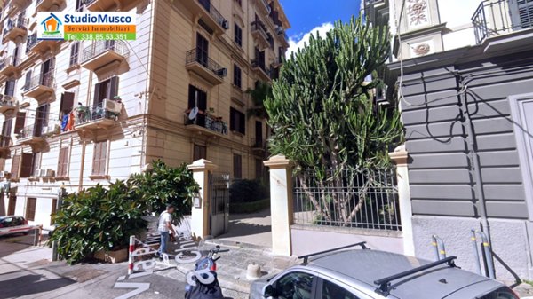 appartamento in vendita a Napoli in zona Chiaia