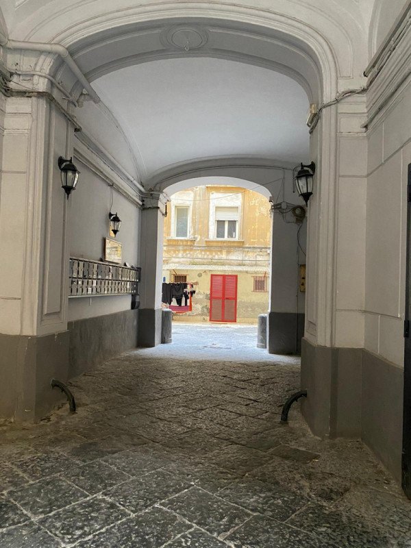 locale di sgombero in vendita a Napoli in zona San Lorenzo