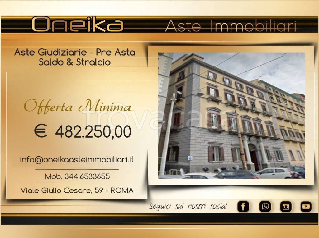 appartamento in vendita a Napoli in zona Chiaia