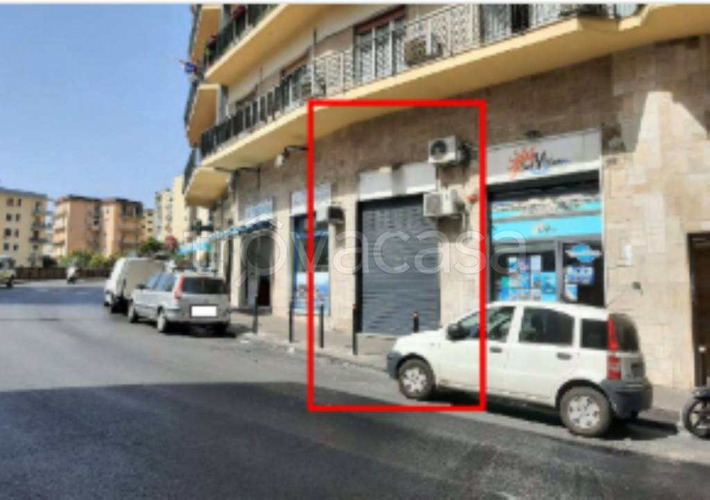 negozio in vendita a Napoli in zona Arenella