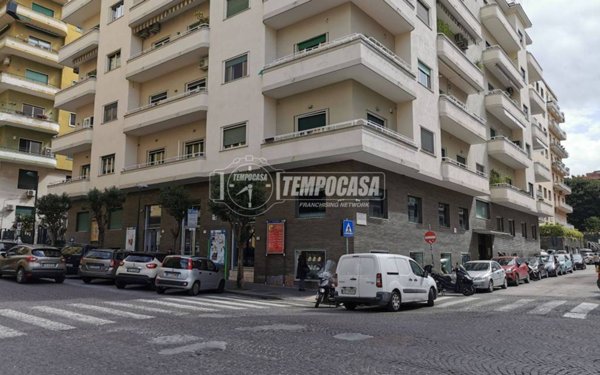 negozio in vendita a Napoli in zona Chiaia