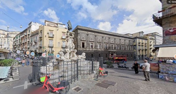 negozio in vendita a Napoli in zona Centro Antico