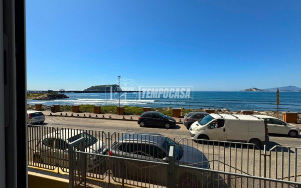 appartamento in vendita a Napoli in zona Bagnoli