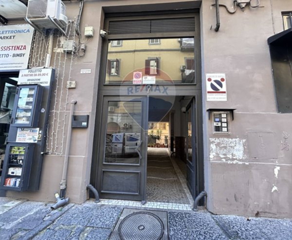 trivano in vendita a Napoli in zona San Carlo all'Arena