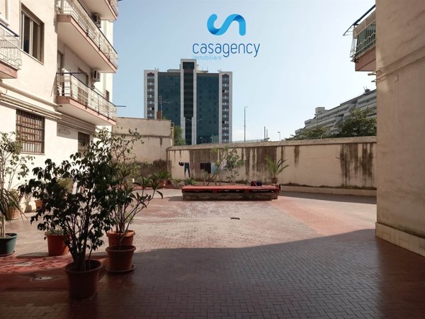 ufficio in vendita a Napoli in zona Poggioreale