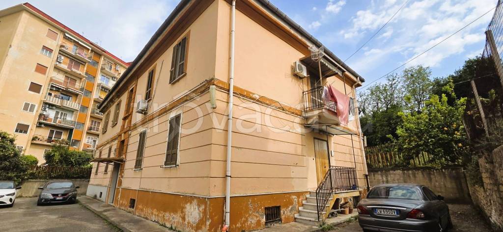 appartamento in vendita a Napoli in zona Bagnoli