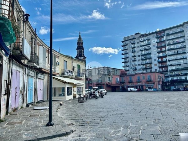 locale commerciale in vendita a Napoli in zona Pendino / San Giuseppe