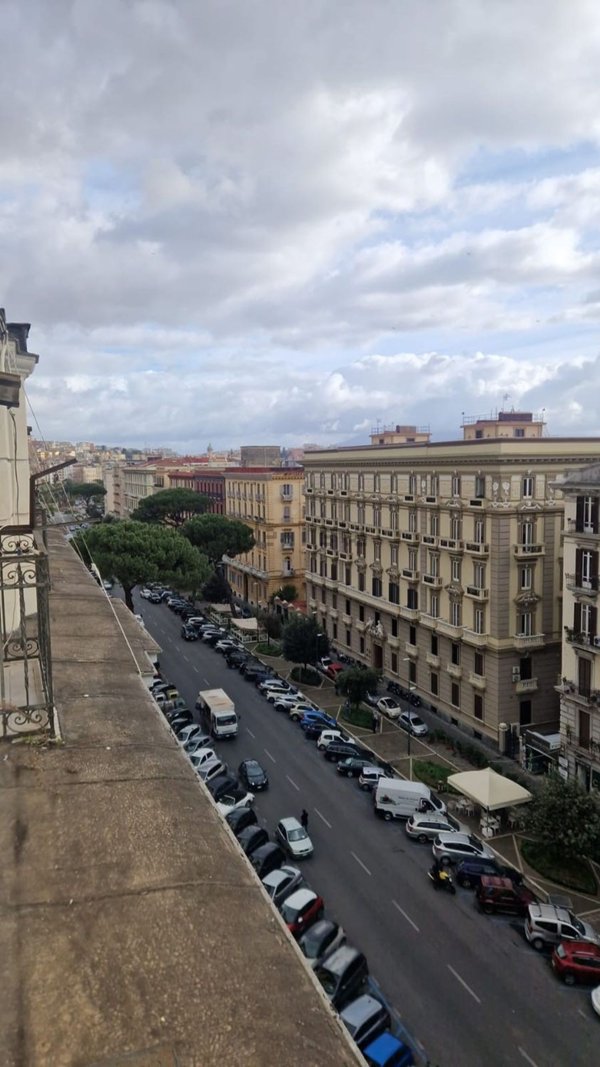 appartamento in vendita a Napoli in zona Chiaia