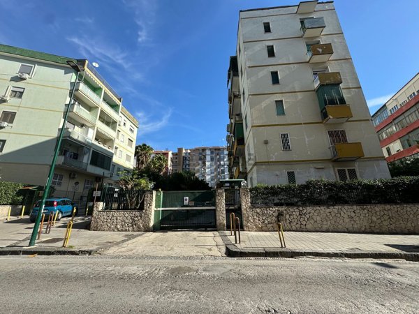 appartamento in vendita a Napoli in zona Fuorigrotta