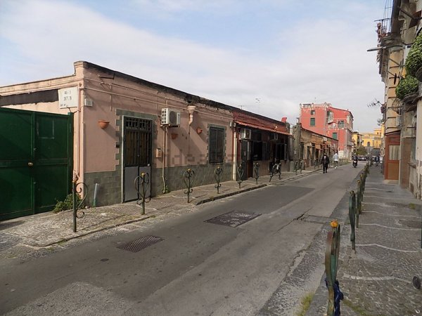 appartamento in vendita a Napoli in zona Barra