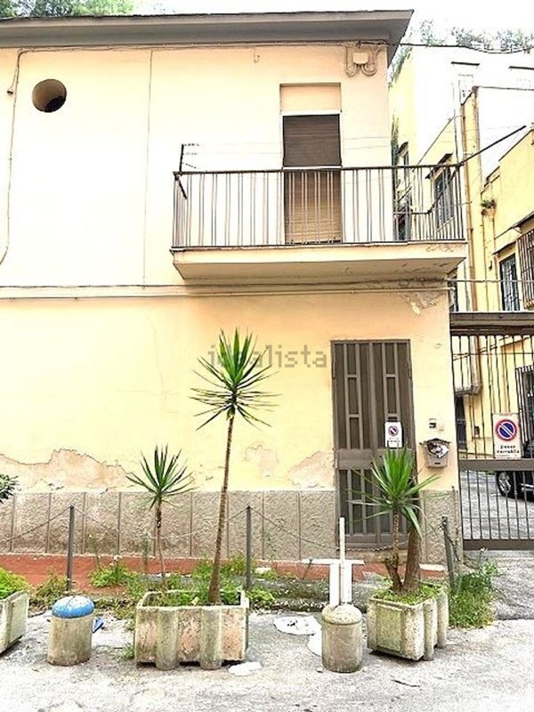 appartamento in vendita a Napoli in zona Chiaia