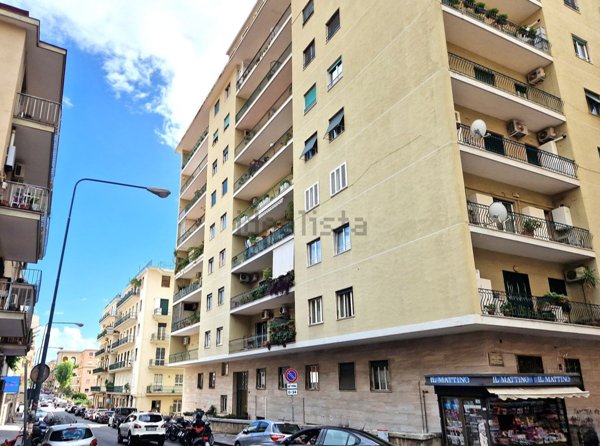 appartamento in vendita a Napoli in zona Chiaia