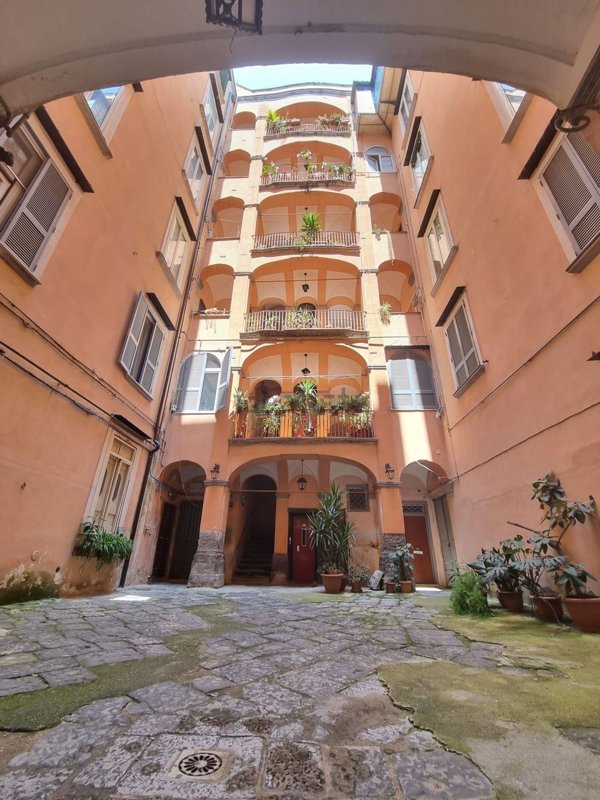 appartamento in vendita a Napoli in zona Stella